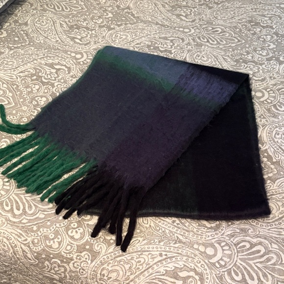 Free People Accessories - Free People Dark Green and Black Fringed Scarf